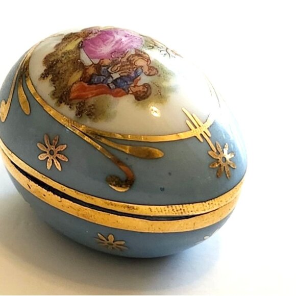 Vintage Limoges France Blue Porcelain Egg Trinket Box Courting Lovers - Picture 3 of 5